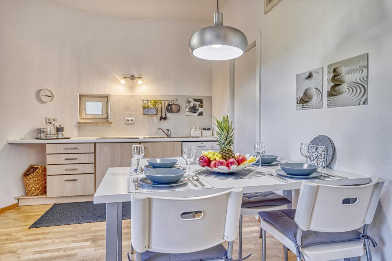 Zentral gelegenes Apartment mit Garage&kleinem Außenbereich Kaltern Exterior foto